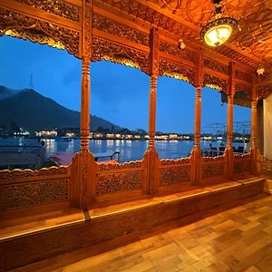 The Badyari Palace Houseboats